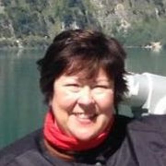 Meet your Posher, Lindy - Picture 1 of 1